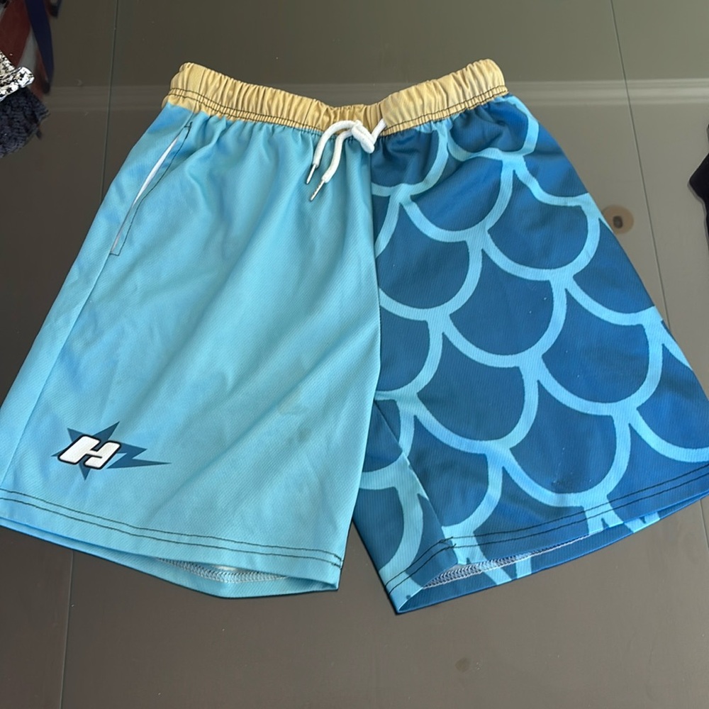 Trendy Hakai Culture Shorts Size Large